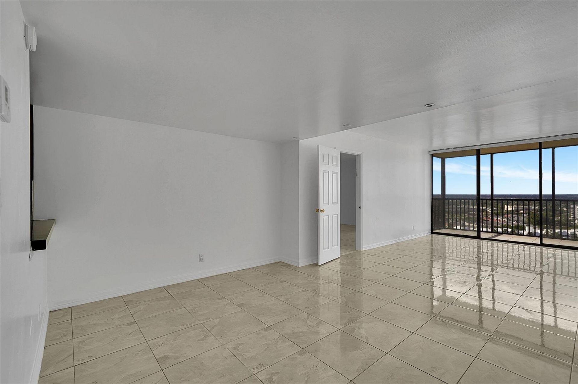 20335 W Country Club Drive, Unit 2210, Aventura, FL 33180 Photo