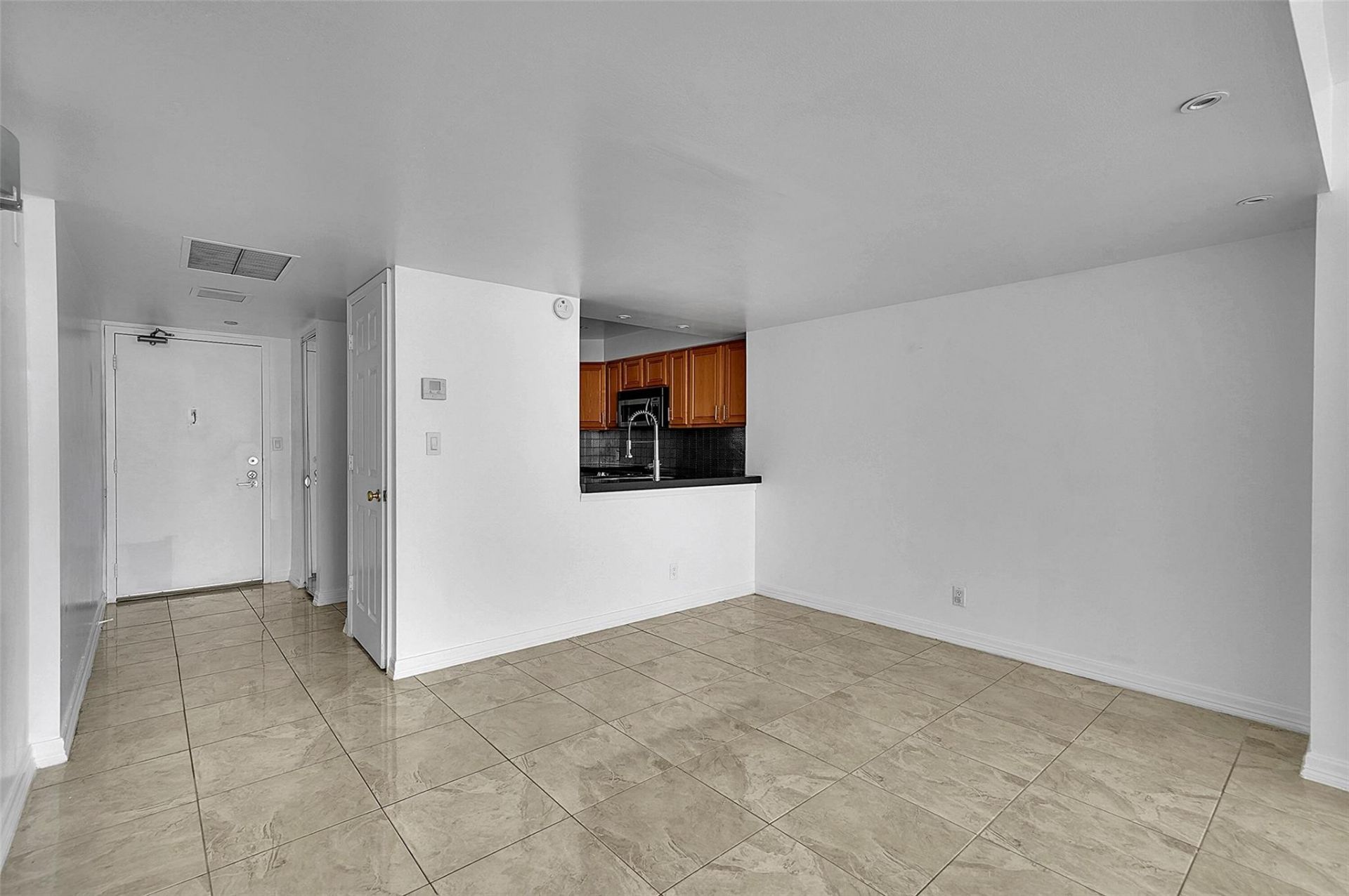 20335 W Country Club Drive, Unit 2210, Aventura, FL 33180 Photo