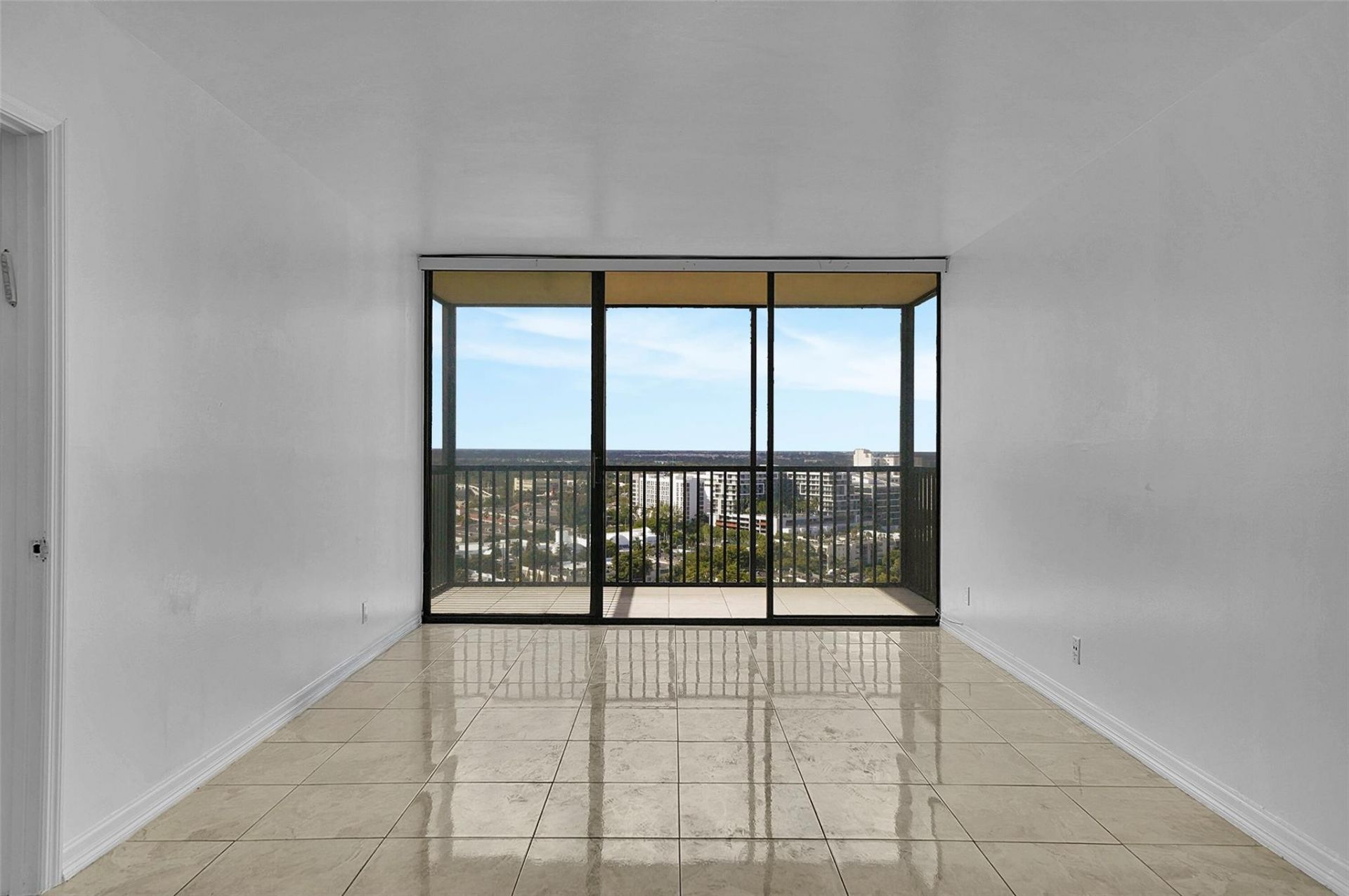 20335 W Country Club Drive, Unit 2210, Aventura, FL 33180 Photo