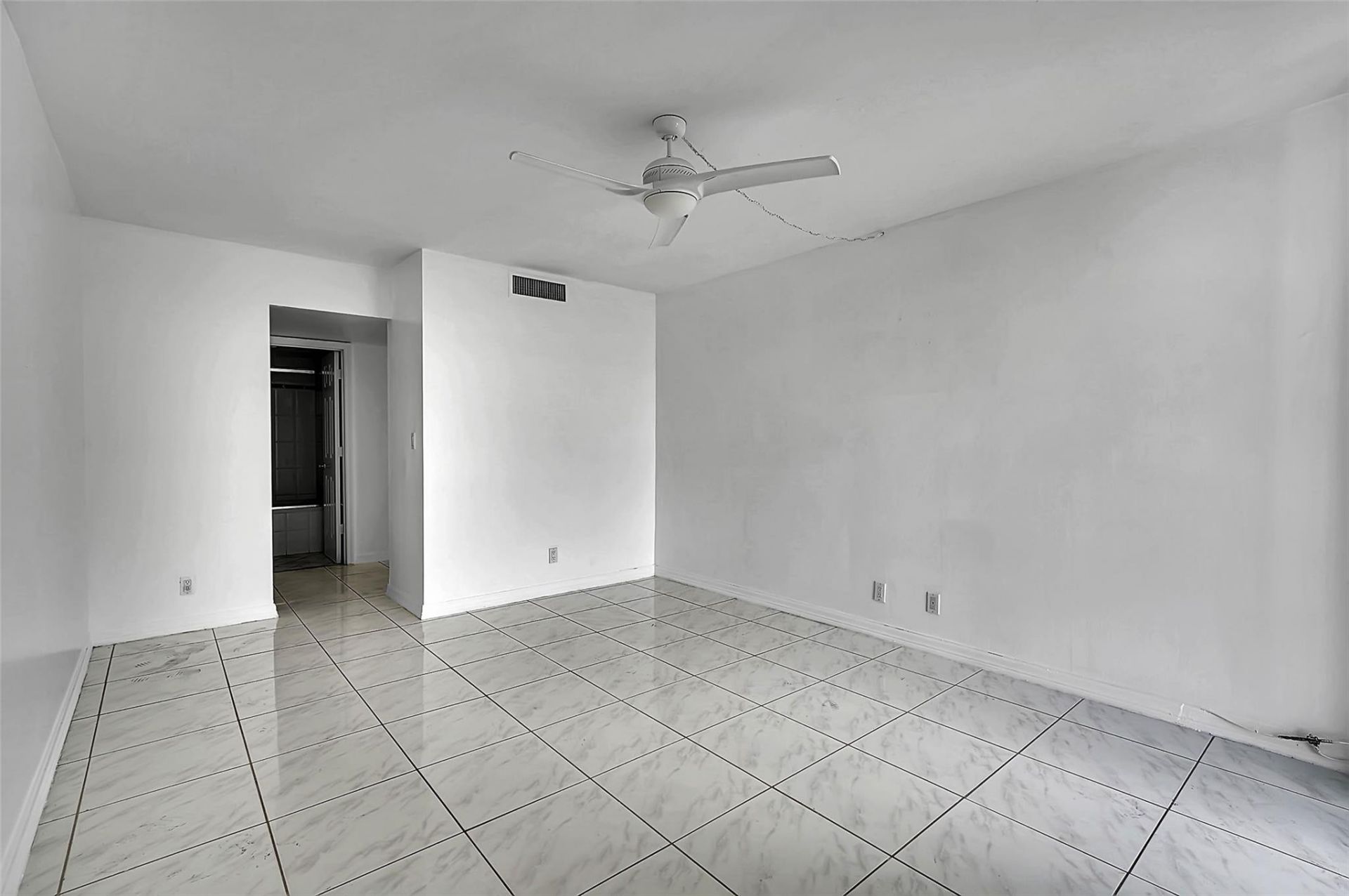 20335 W Country Club Drive, Unit 2210, Aventura, FL 33180 Photo