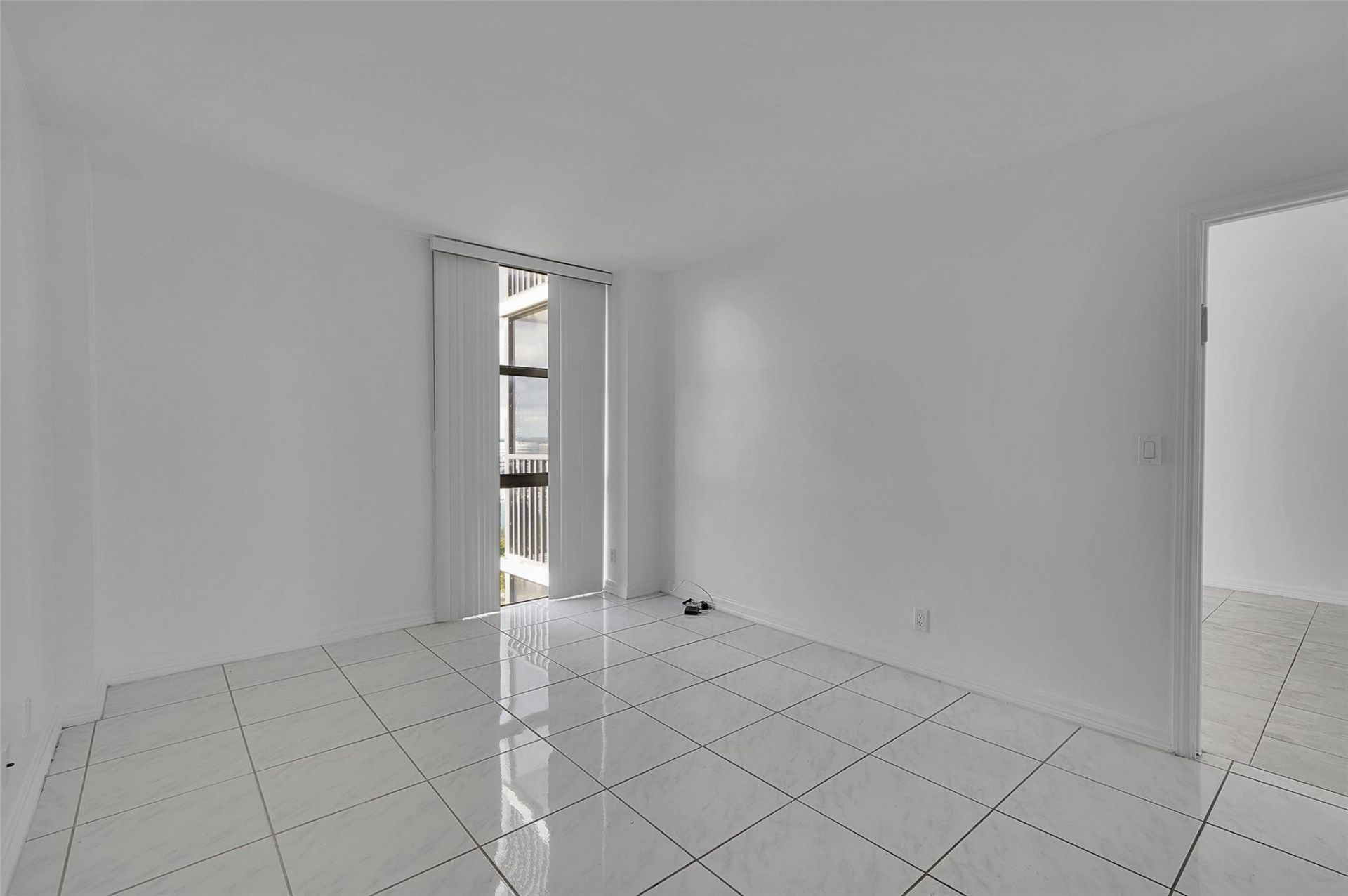 20335 W Country Club Drive, Unit 2210, Aventura, FL 33180 Photo