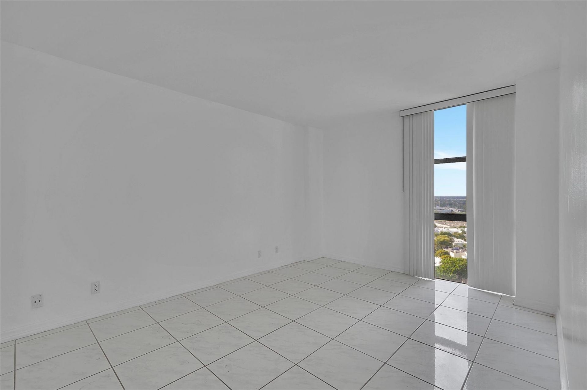 20335 W Country Club Drive, Unit 2210, Aventura, FL 33180 Photo