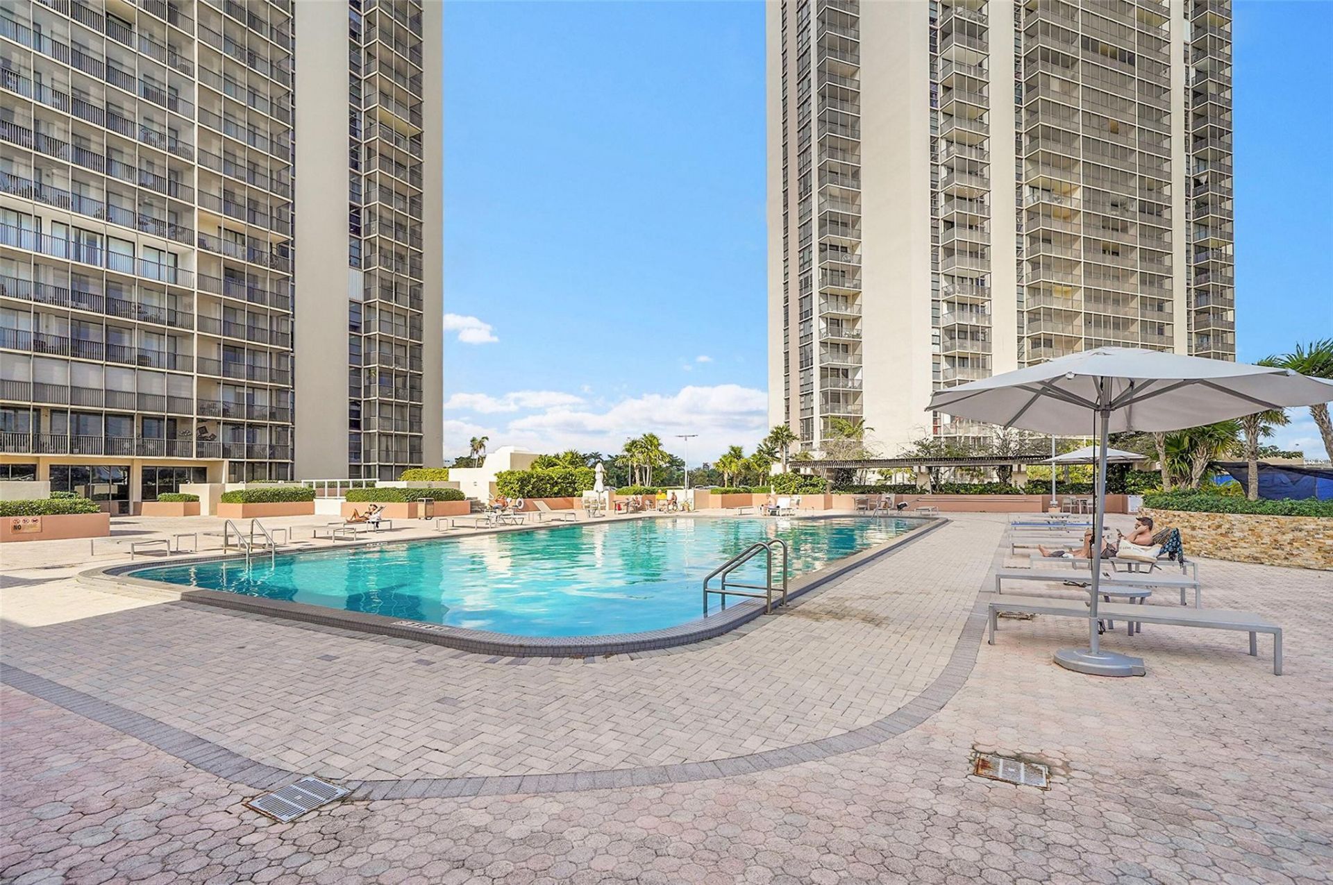 20335 W Country Club Drive, Unit 2210, Aventura, FL 33180 Photo