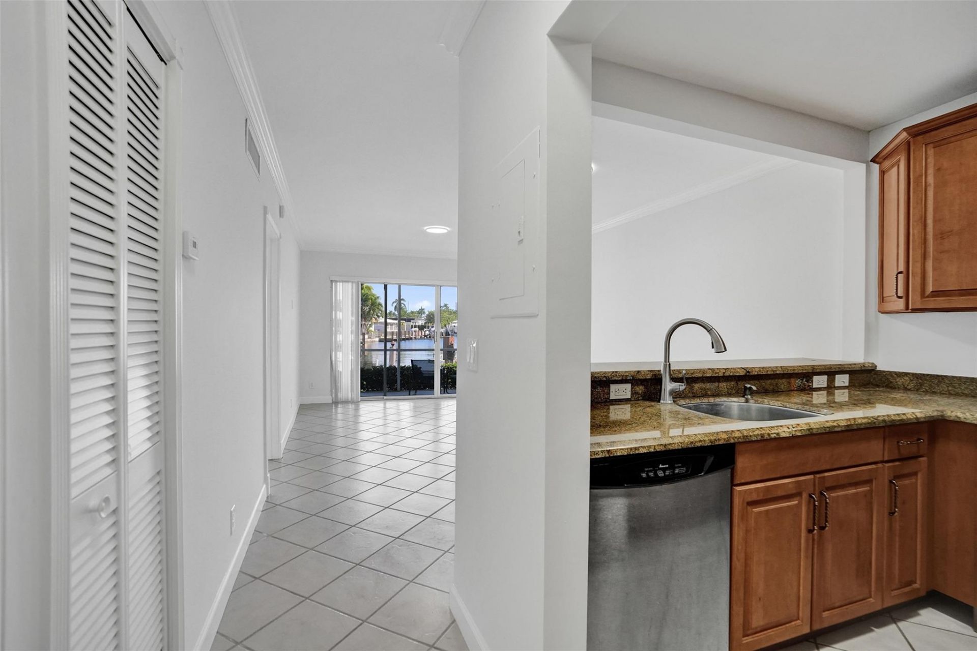 2201 SE 9th Street, Unit 106, Pompano Beach, FL 33062 Photo