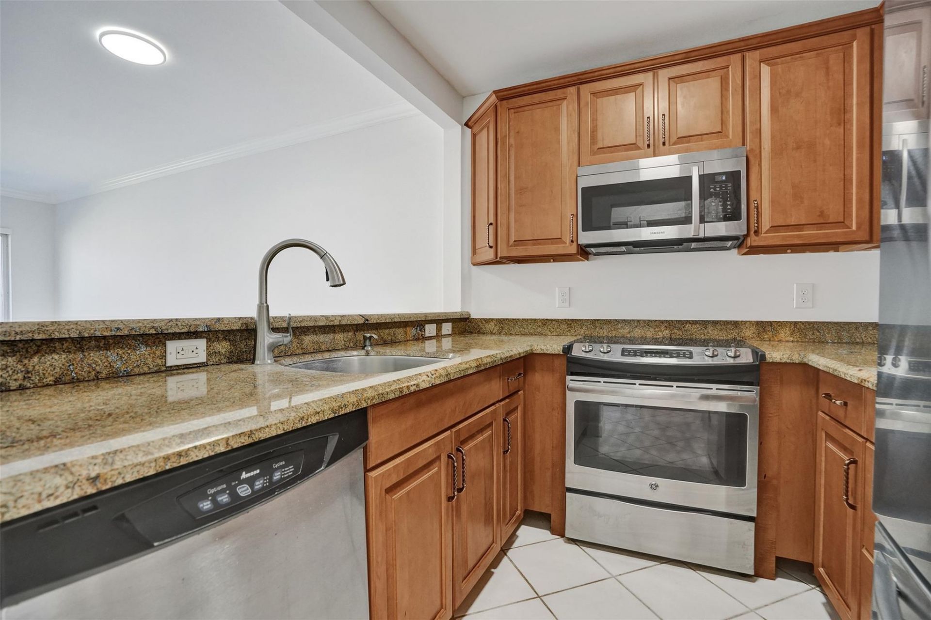 2201 SE 9th Street, Unit 106, Pompano Beach, FL 33062 Photo