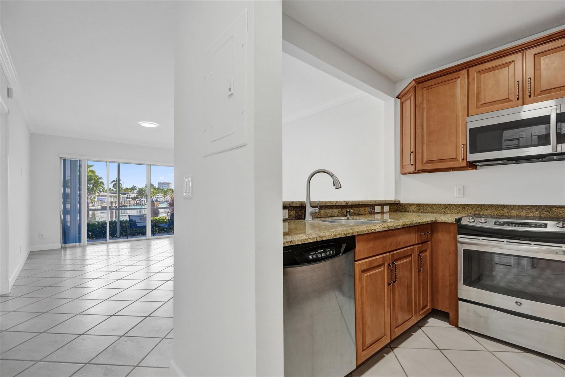 2201 SE 9th Street, Unit 106, Pompano Beach, FL 33062 Photo