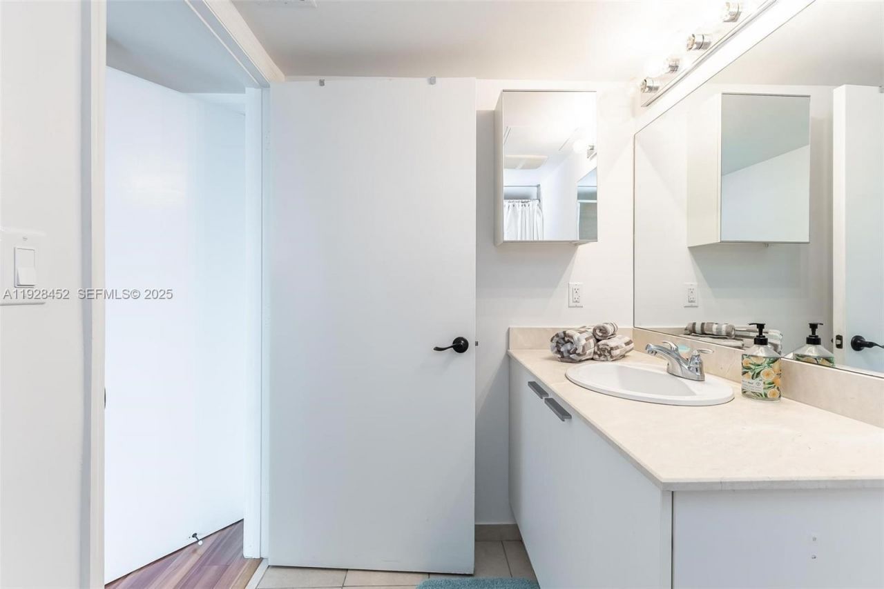 16699 Collins Ave, Unit 1507, Sunny Isles Beach, FL 33160 Photo