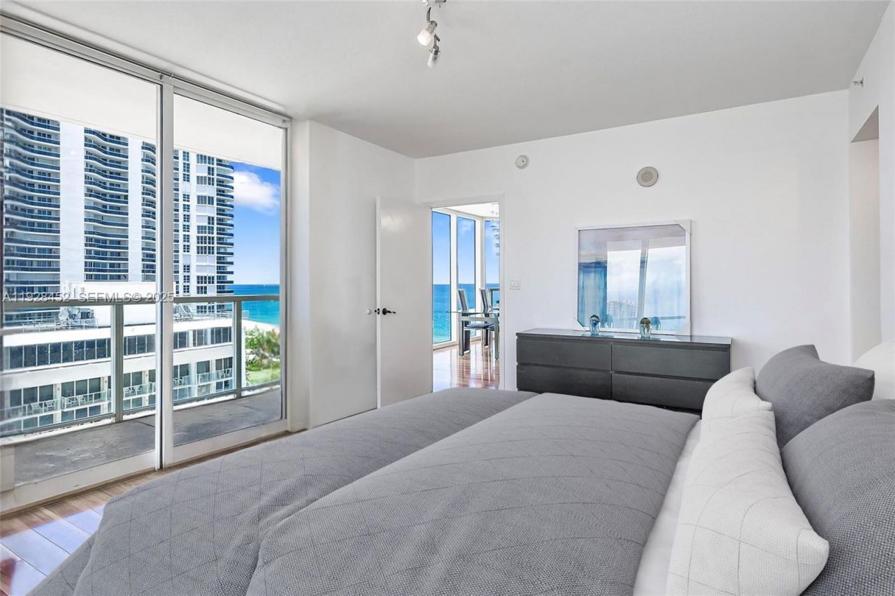 16699 Collins Ave, Unit 1507, Sunny Isles Beach, FL 33160 Photo