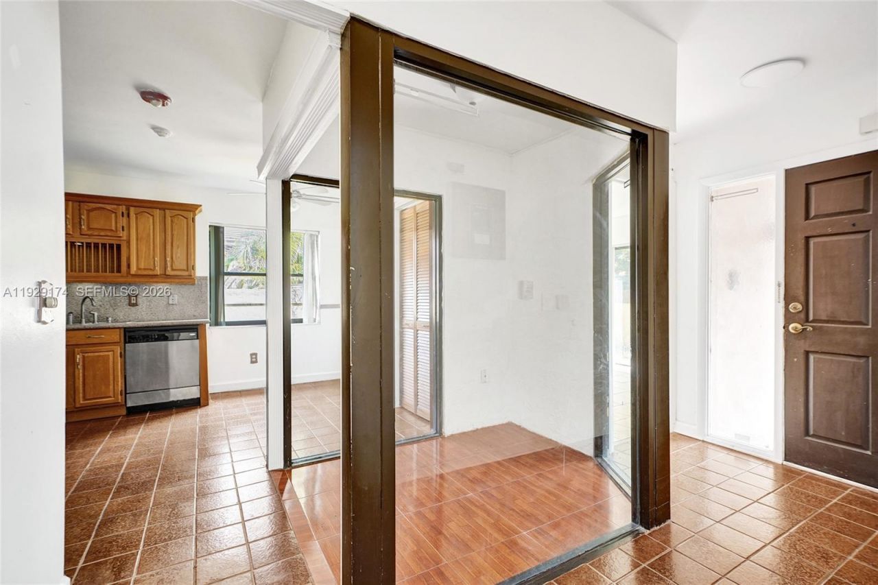 1051 NE 204th Ln, Miami, FL 33179 Photo