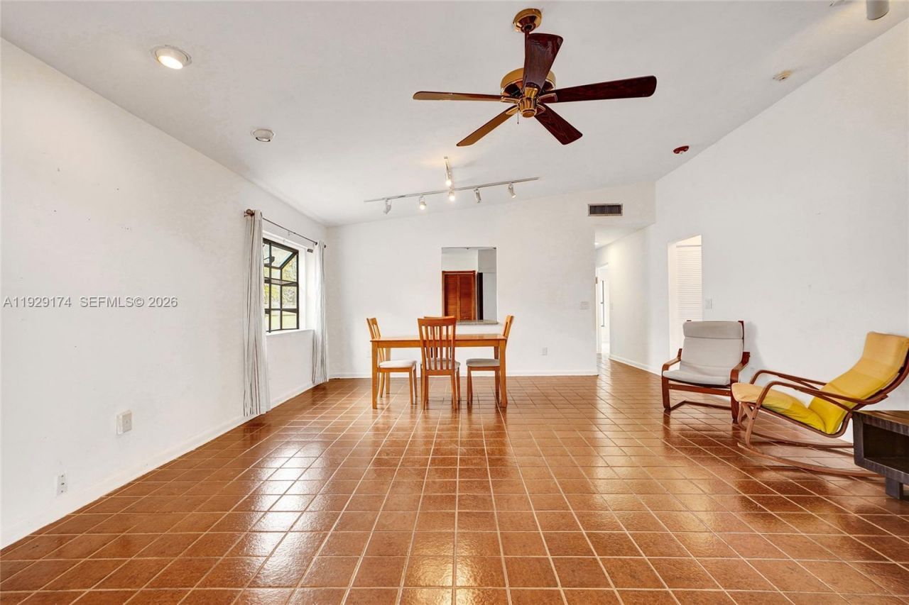 1051 NE 204th Ln, Miami, FL 33179 Photo