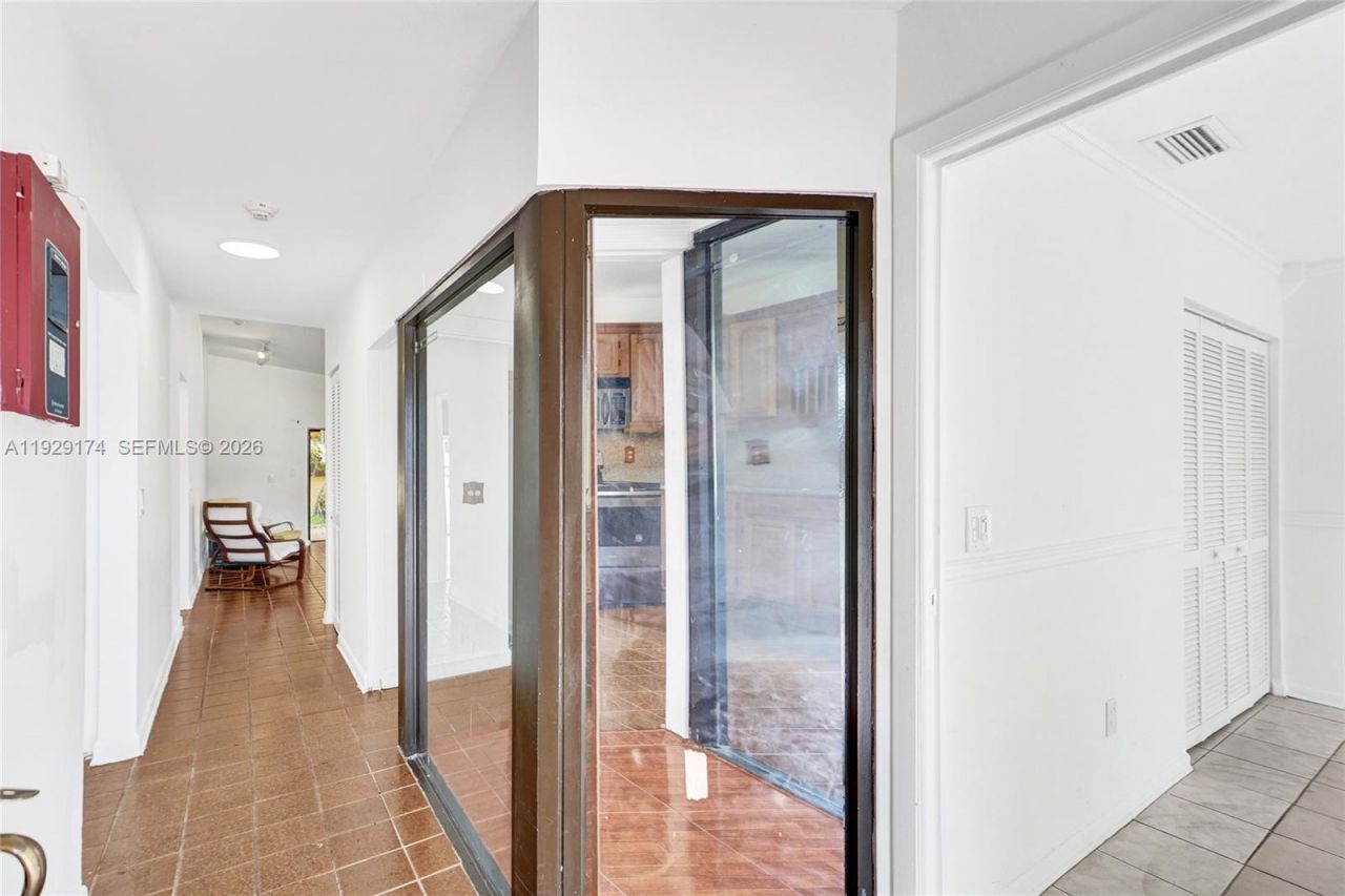 1051 NE 204th Ln, Miami, FL 33179 Photo