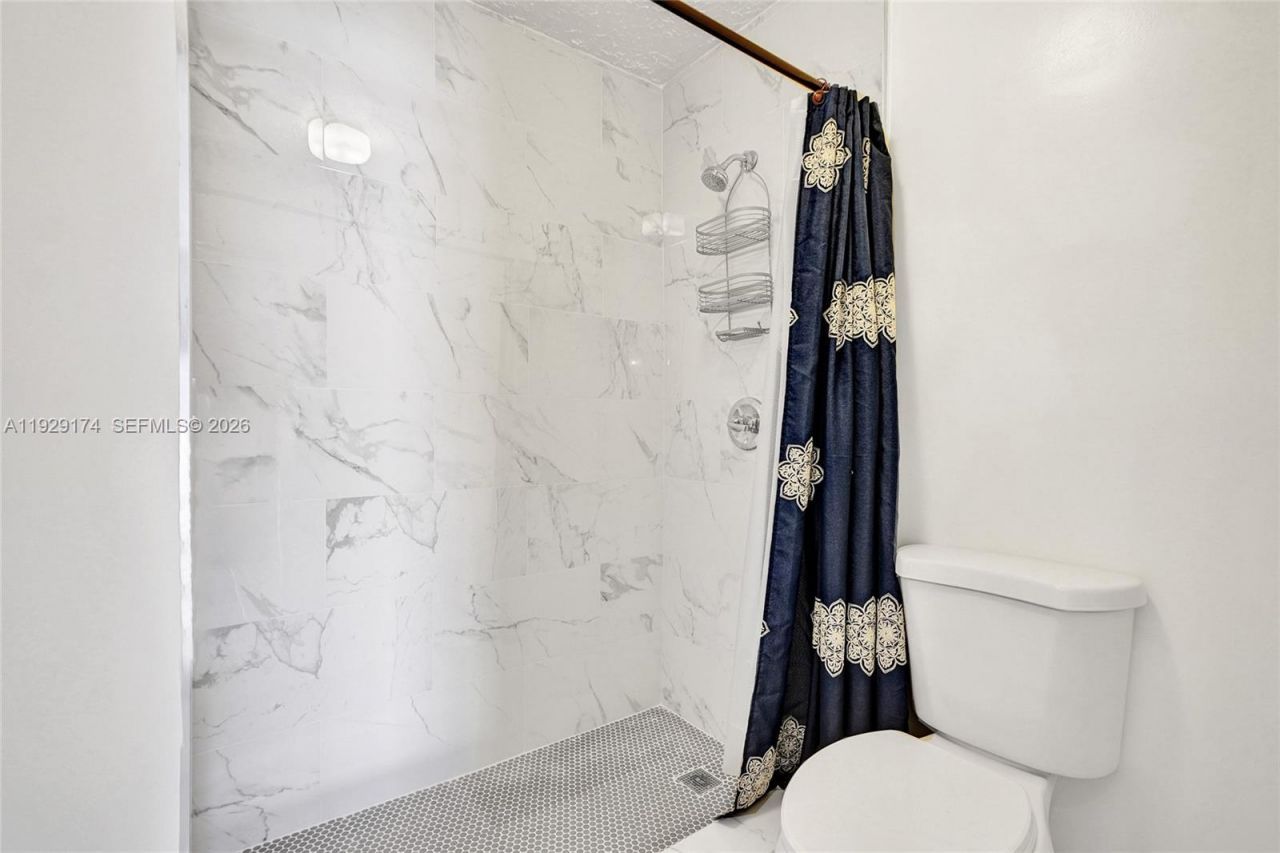 1051 NE 204th Ln, Miami, FL 33179 Photo