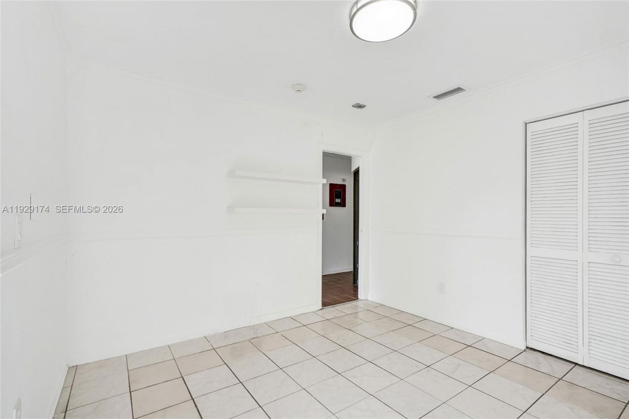 1051 NE 204th Ln, Miami, FL 33179 Photo