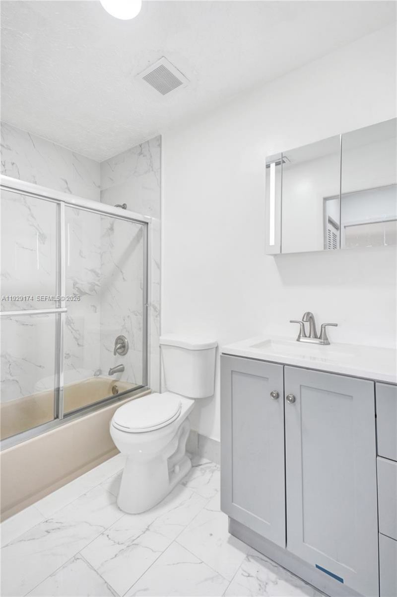 1051 NE 204th Ln, Miami, FL 33179 Photo