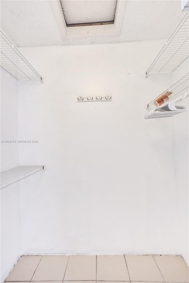 1051 NE 204th Ln, Miami, FL 33179 Photo