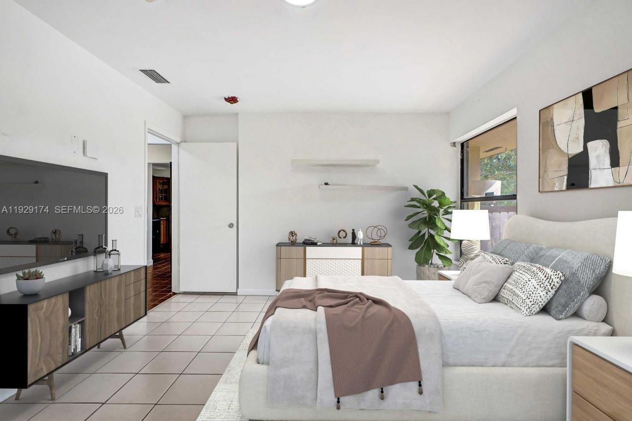 1051 NE 204th Ln, Miami, FL 33179 Photo