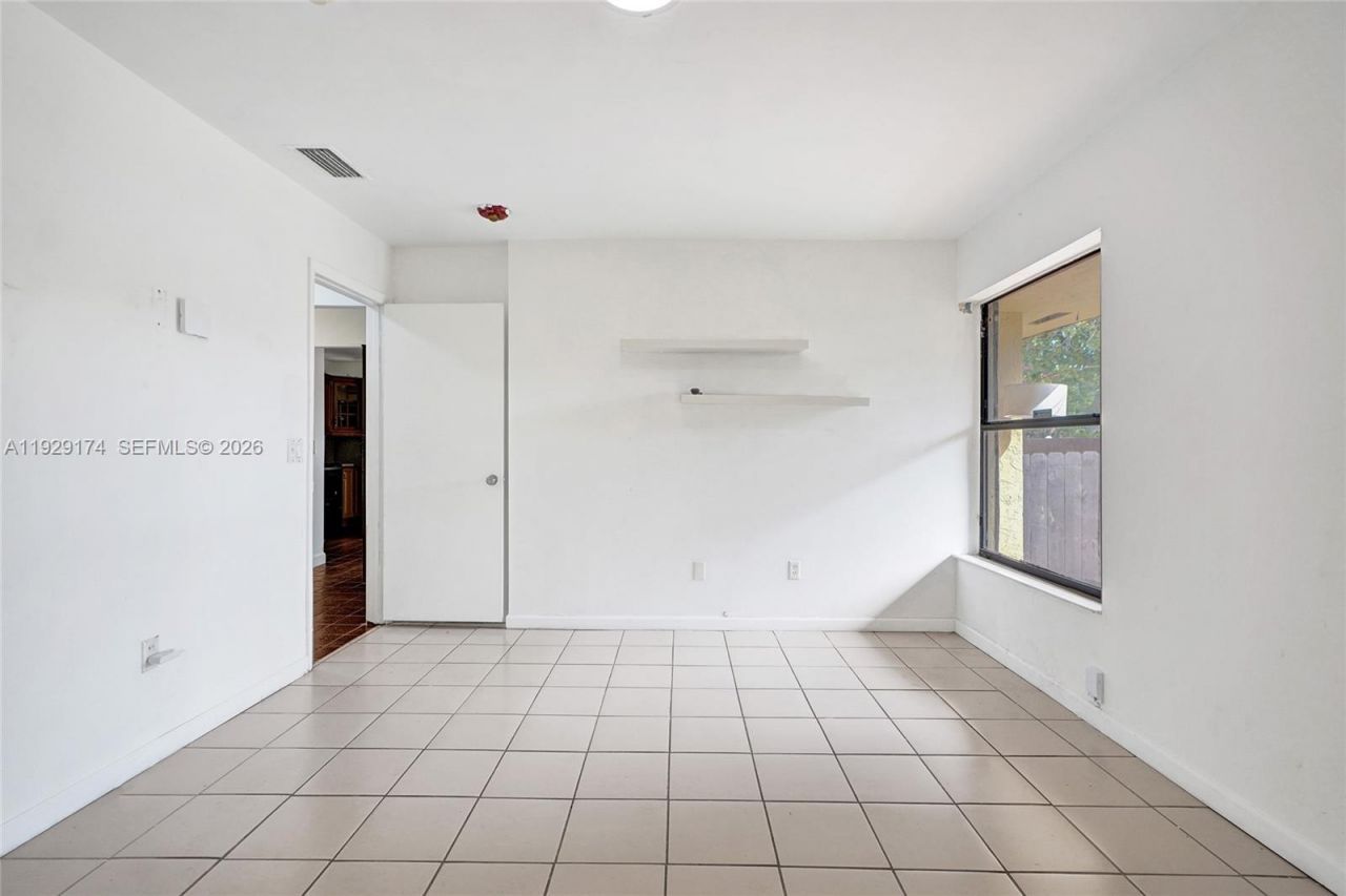 1051 NE 204th Ln, Miami, FL 33179 Photo