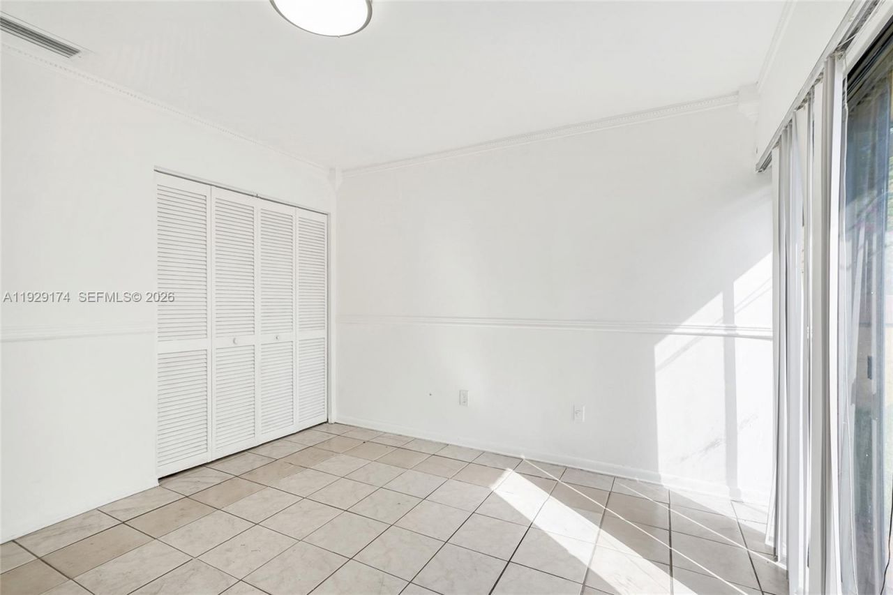 1051 NE 204th Ln, Miami, FL 33179 Photo