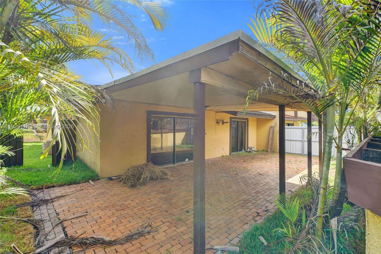 1051 NE 204th Ln, Miami, FL 33179 Photo