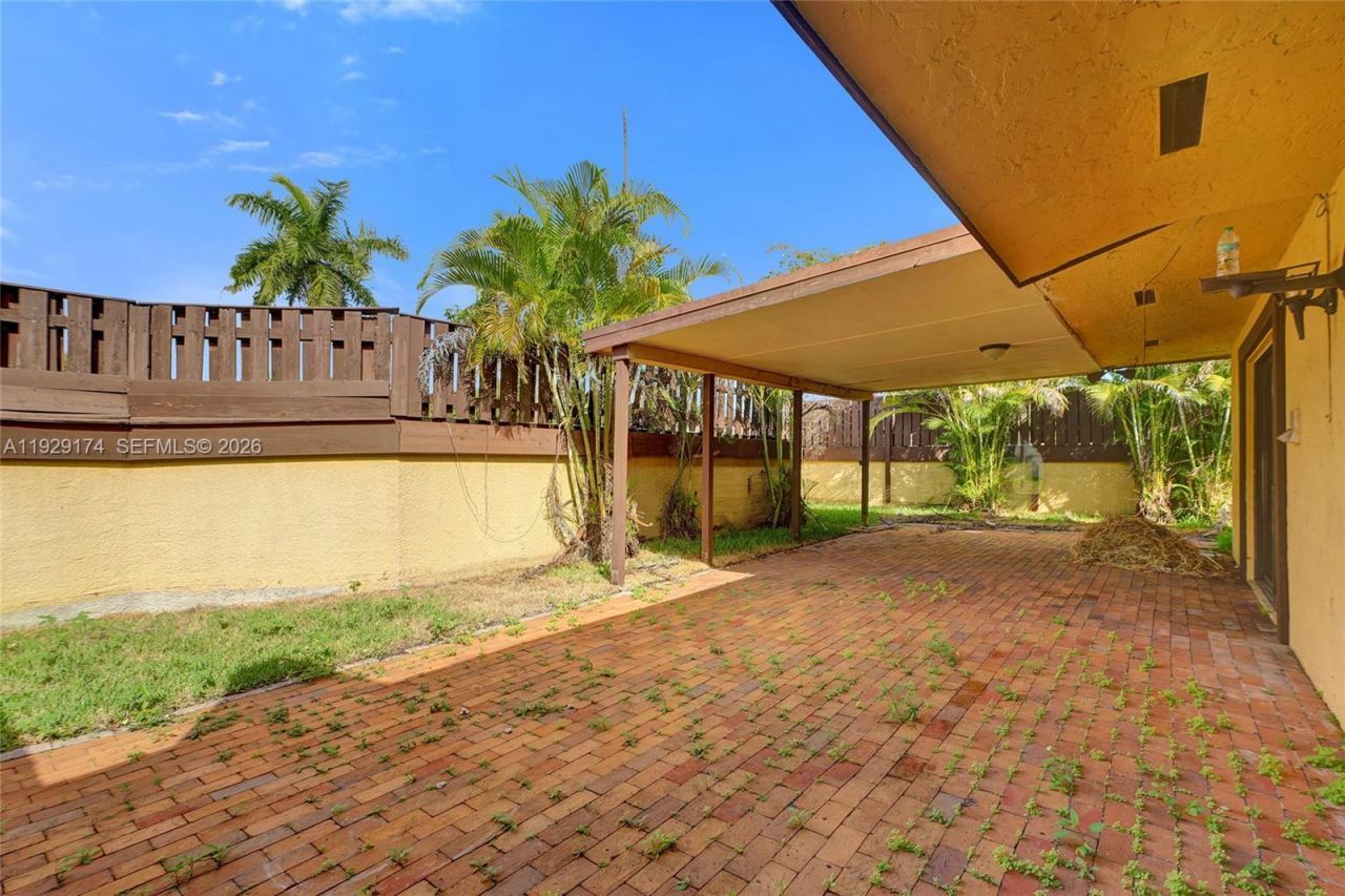 1051 NE 204th Ln, Miami, FL 33179 Photo