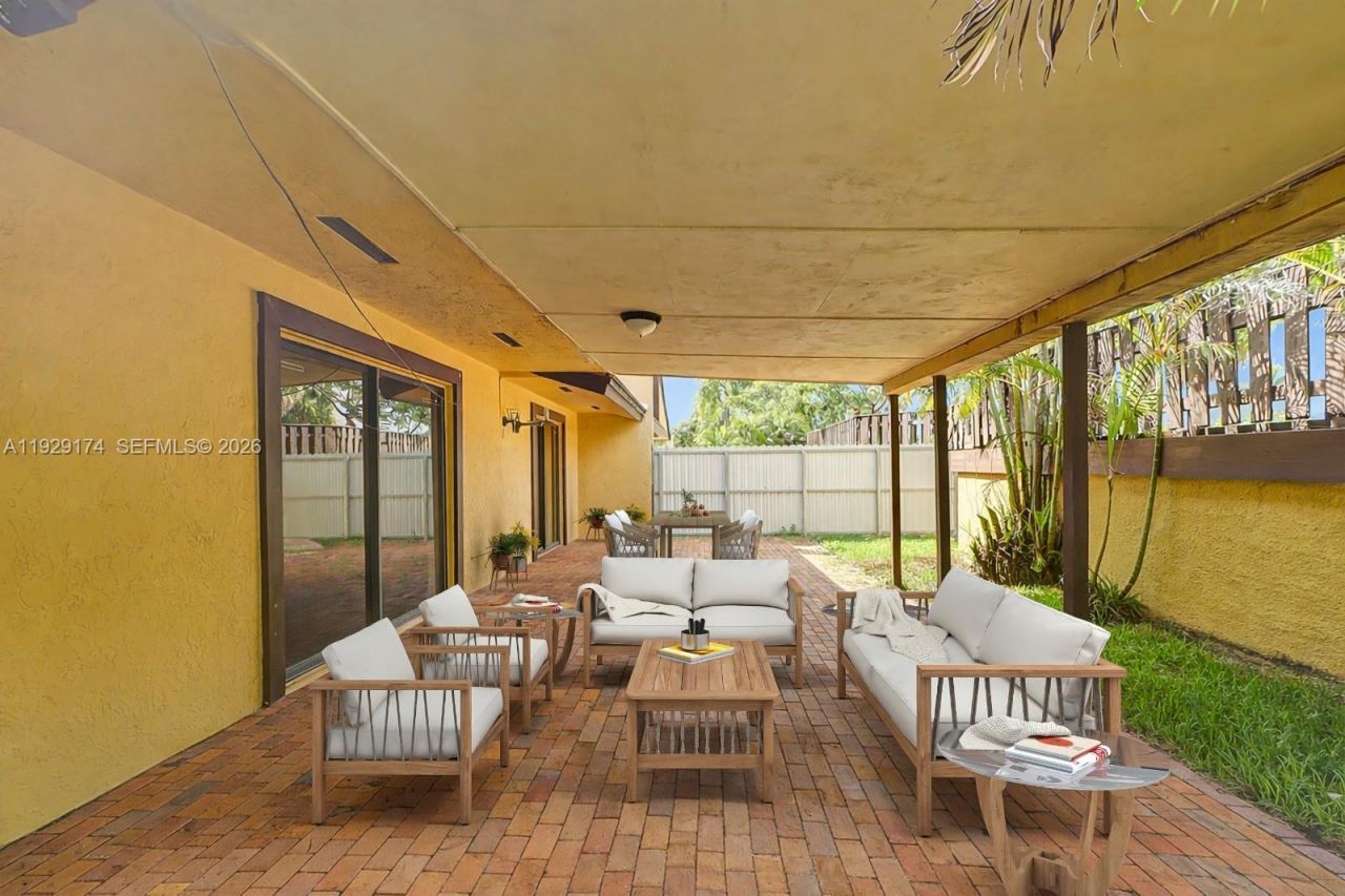 1051 NE 204th Ln, Miami, FL 33179 Photo