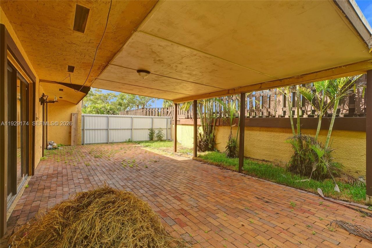 1051 NE 204th Ln, Miami, FL 33179 Photo