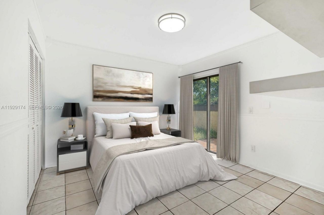 1051 NE 204th Ln, Miami, FL 33179 Photo