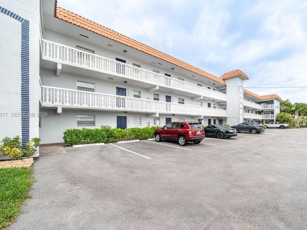 1400 NE 57th St, Unit 205, Fort Lauderdale, FL 33334