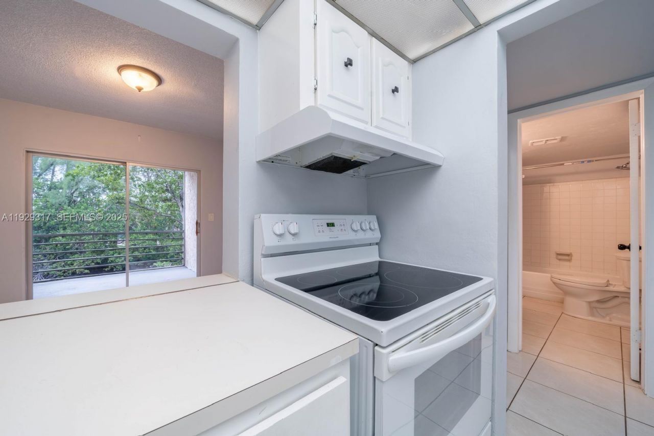 1400 NE 57th St, Unit 205, Fort Lauderdale, FL 33334 Photo