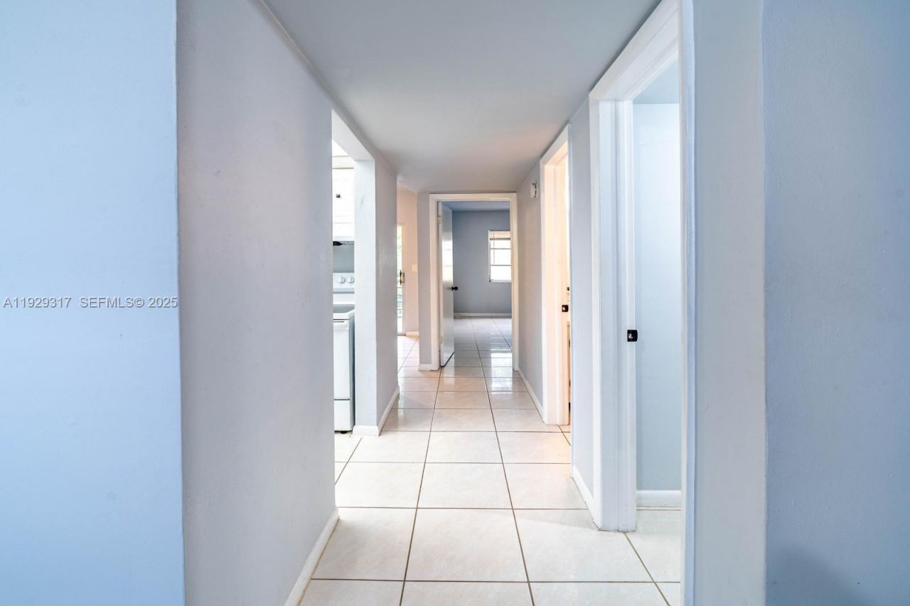 1400 NE 57th St, Unit 205, Fort Lauderdale, FL 33334 Photo