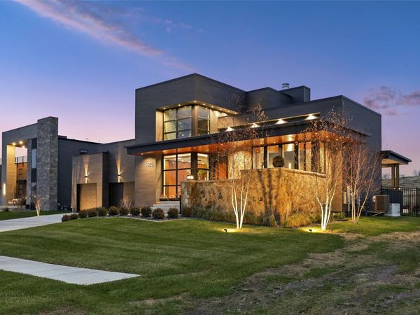 11925 Meadow Springs Drive, Johnston, IA 50131