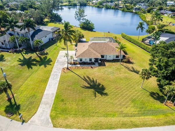7275 Lake DR, FORT MYERS, FL 33908
