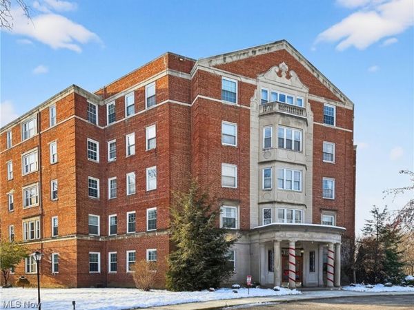 13800 Fairhill Road, Unit 512, Shaker Heights, OH 44120