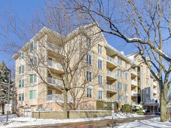 1715 Pavilion Way, Unit 206, Park Ridge, IL 60068