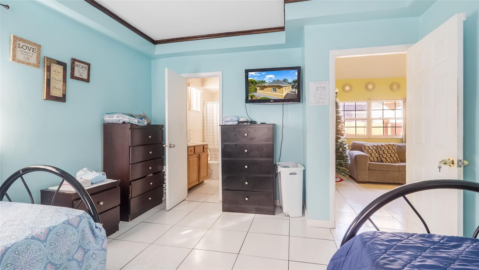 117 SW 1st Avenue, Hallandale Beach, FL 33009 Photo