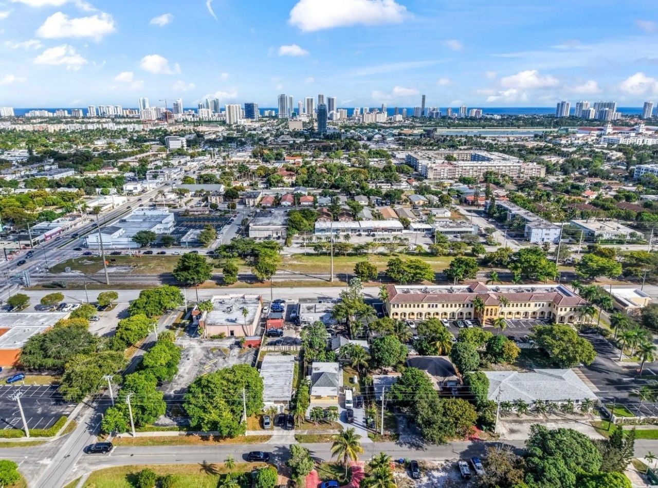 117 SW 1st Avenue, Hallandale Beach, FL 33009 Photo