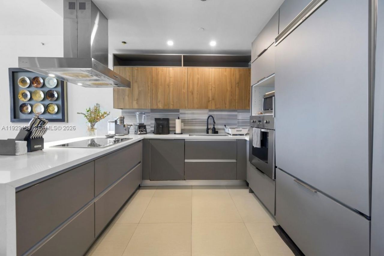 1100 Biscayne Blvd, Unit 3104, Miami, FL 33132 Photo