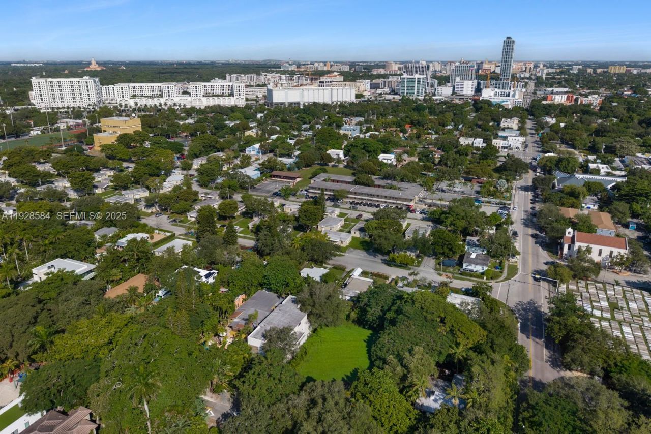 3729 Kumquat Ave, Miami, FL 33133 Photo