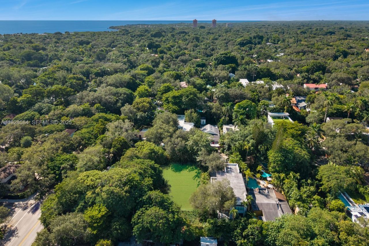 3729 Kumquat Ave, Miami, FL 33133 Photo