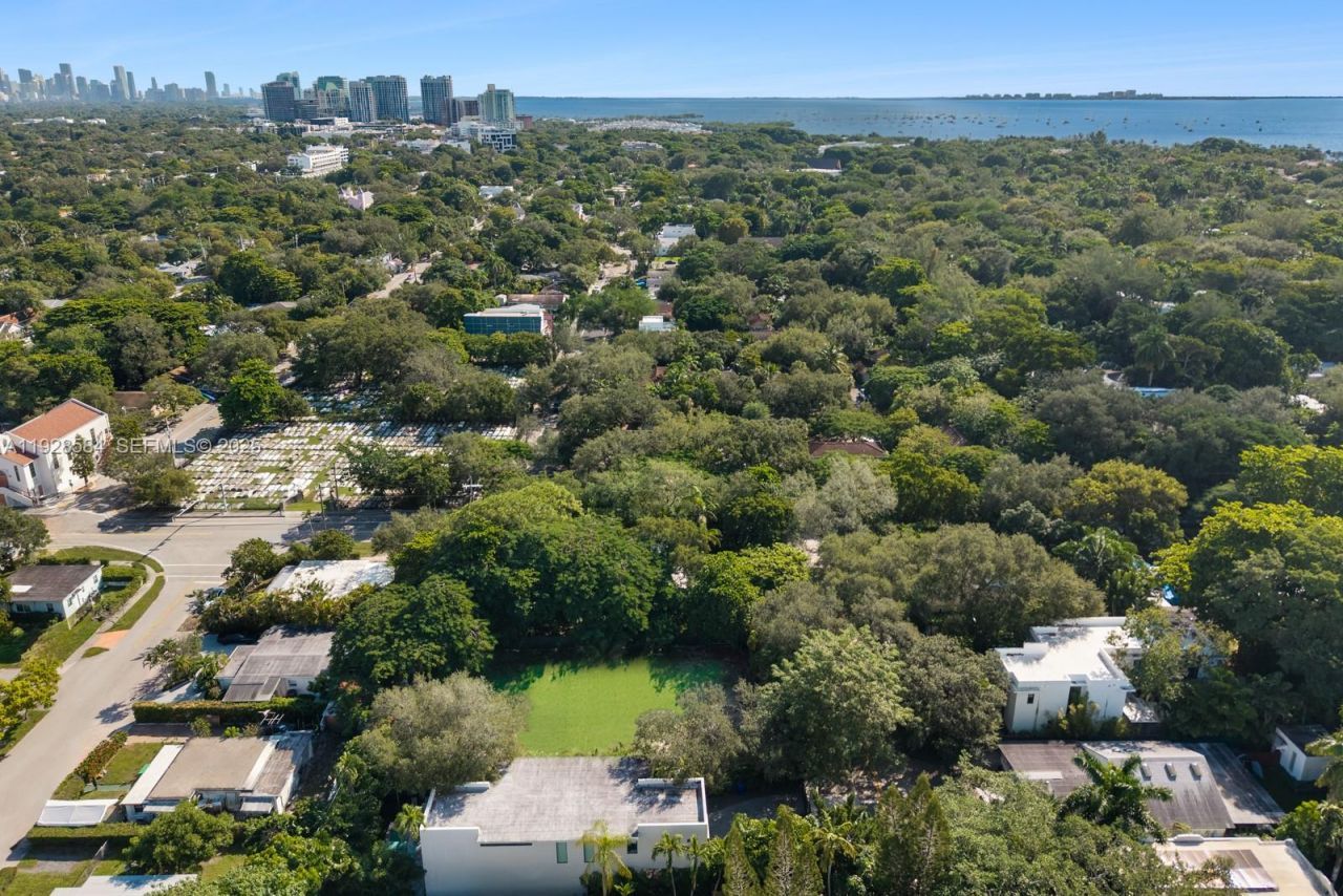 3729 Kumquat Ave, Miami, FL 33133 Photo