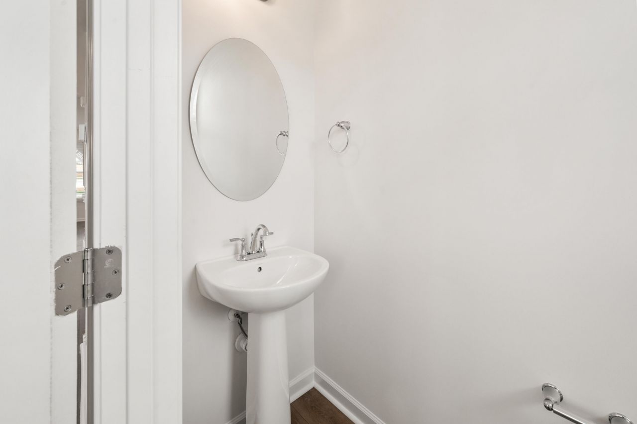 4633 Forest Hills Drive Photo 10