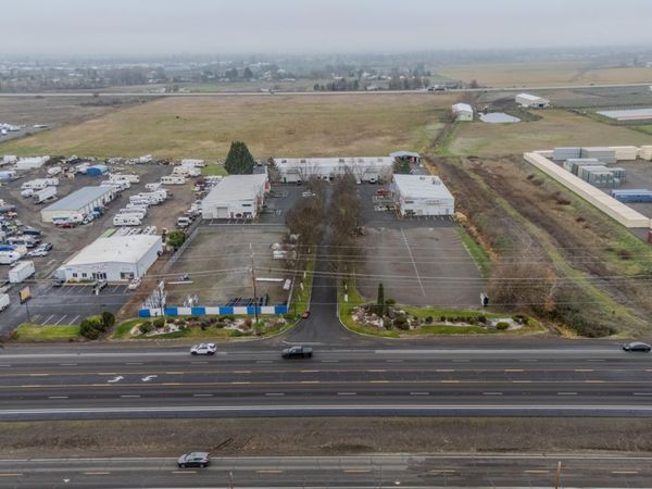 5877 Crater Lake Highway, Central Point, OR 97502