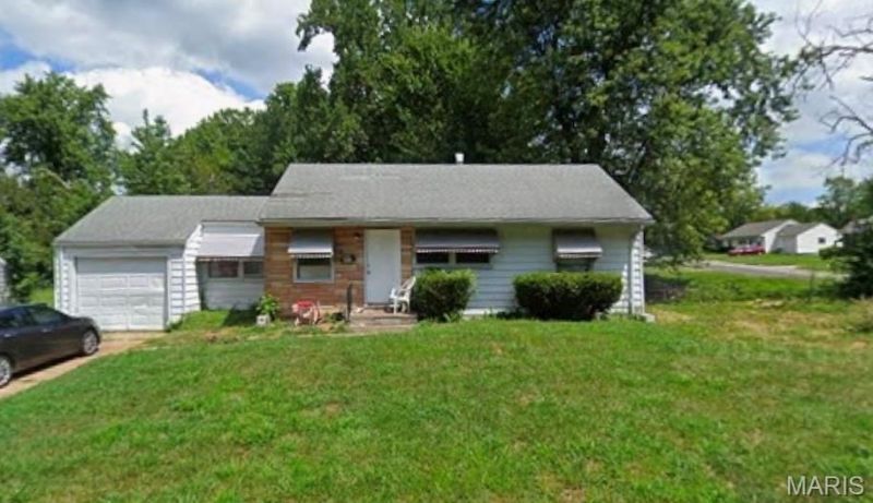 201 Estridge Road, Saint Louis, MO 63137 Main Photo
