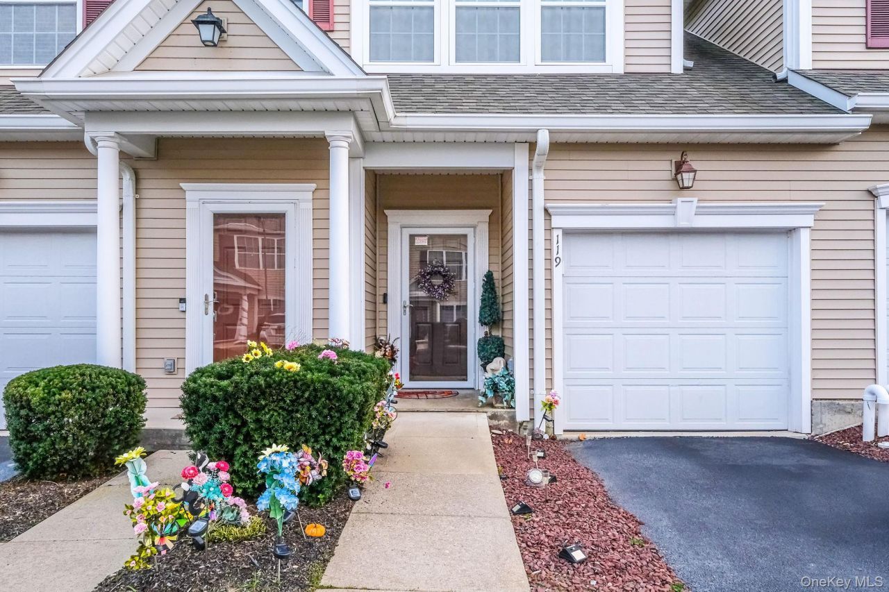 119 Wildwood Circle Holtsville, NY 11742