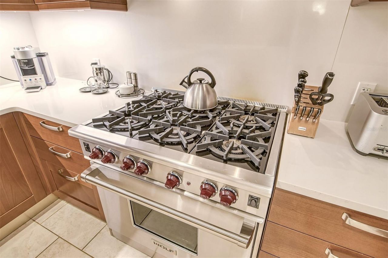 915 Seaside Drive, Unit 606, Weeks, Sarasota, FL 34242 Photo