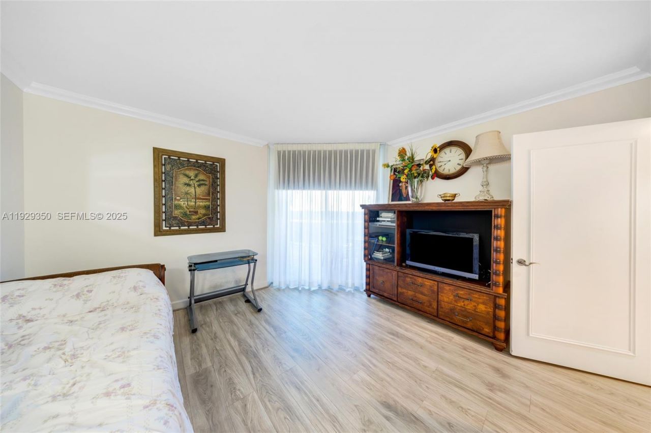 17555 Collins Ave, Unit 303, Sunny Isles Beach, FL 33160 Photo