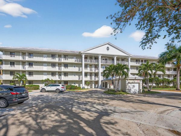 2581 Village Boulevard, Unit 401, West Palm Beach, FL 33409