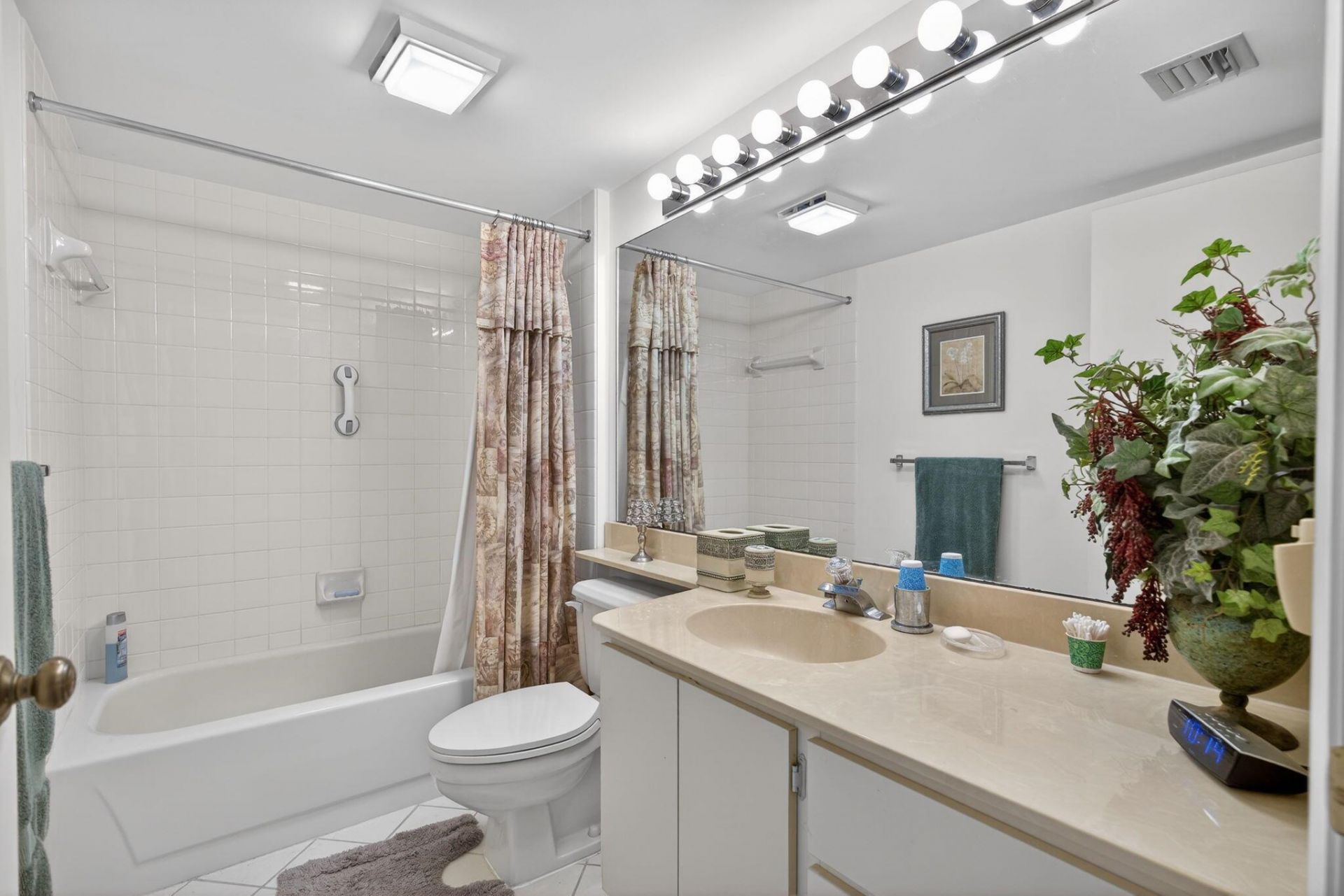 2581 Village Boulevard, Unit 401, West Palm Beach, FL 33409 Photo