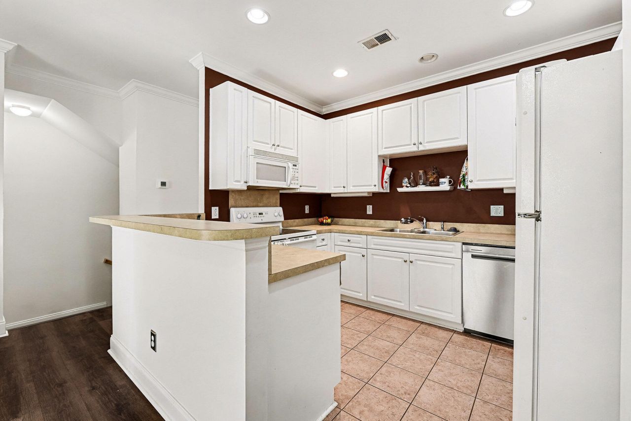 4106 Babbitt Street Photo 8