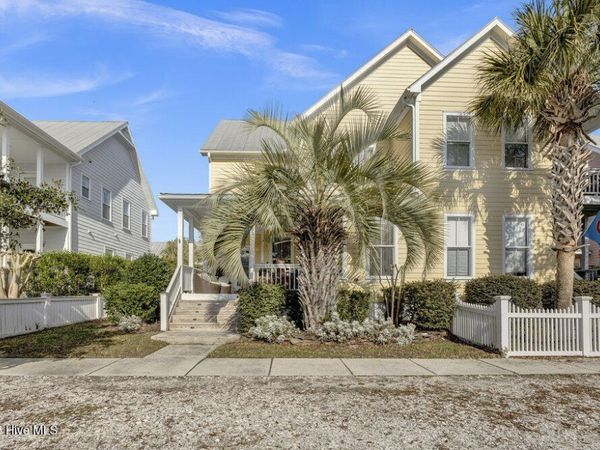 233 Silver Sloop Way, Carolina Beach, NC 28428